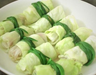 Bắp cải cuộn thịt – FRESHFOCO cho ra sản phẩm tiện lợi, dinh dưỡng cho người tiêu dùng.