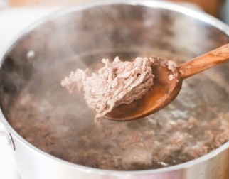 Cách Luộc Thịt Bò Ngon – Giữ Màu Đẹp, Không Dai