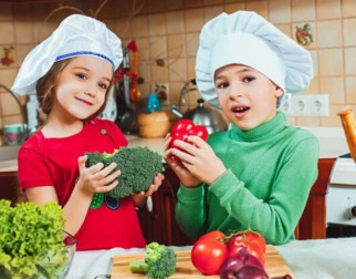 Mẹ Đừng Ngại Cho Con Vào Bếp