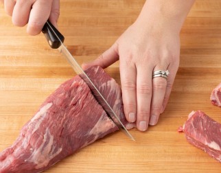 Mẹo cắt lát thịt đúng cách: Bí quyết nâng tầm món ngon, phong cách hiện đại.