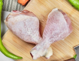 Thịt đùi gà mua về có nhớt nhẹ? Đây là mẹo xử lý an toàn, không làm mất vị ngọt thịt
