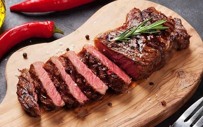 Bí quyết làm bò bít tết cực mềm, thơm ngon tại nhà