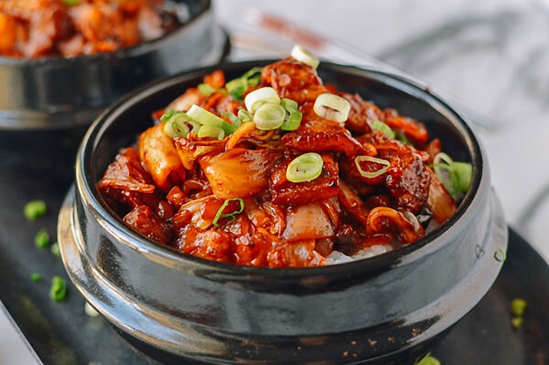 15 phút có ngay món ngon – Ba chỉ heo xào kim chi chuẩn Hàn tại nhà