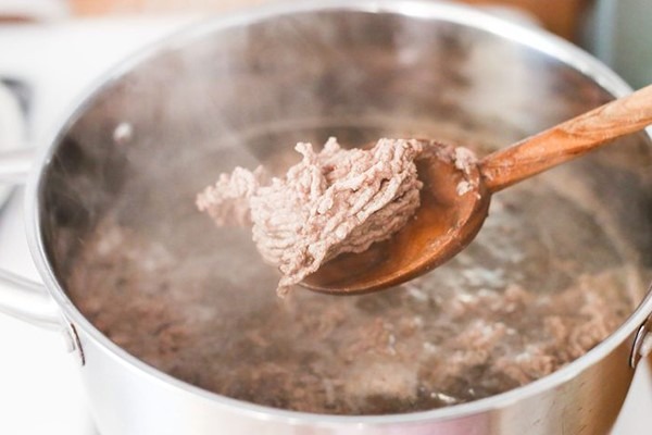 Cách Luộc Thịt Bò Ngon – Giữ Màu Đẹp, Không Dai